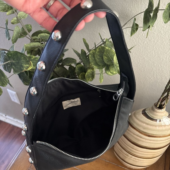 Universal thread studded shoulder bag purse - Picture 7 of 8